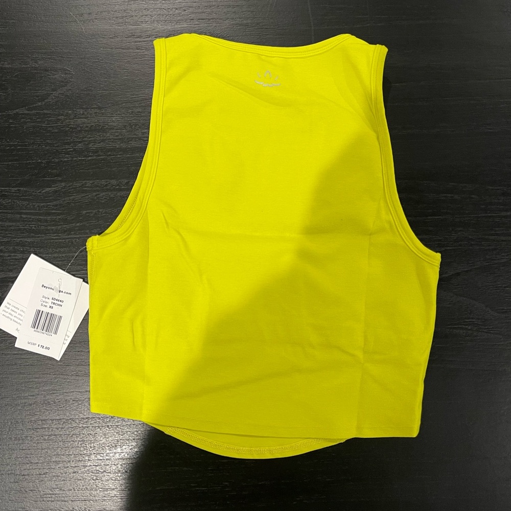 beyond yoga spacedye motivate cropped tank in true chartreuse heather - Picture 2 of 7